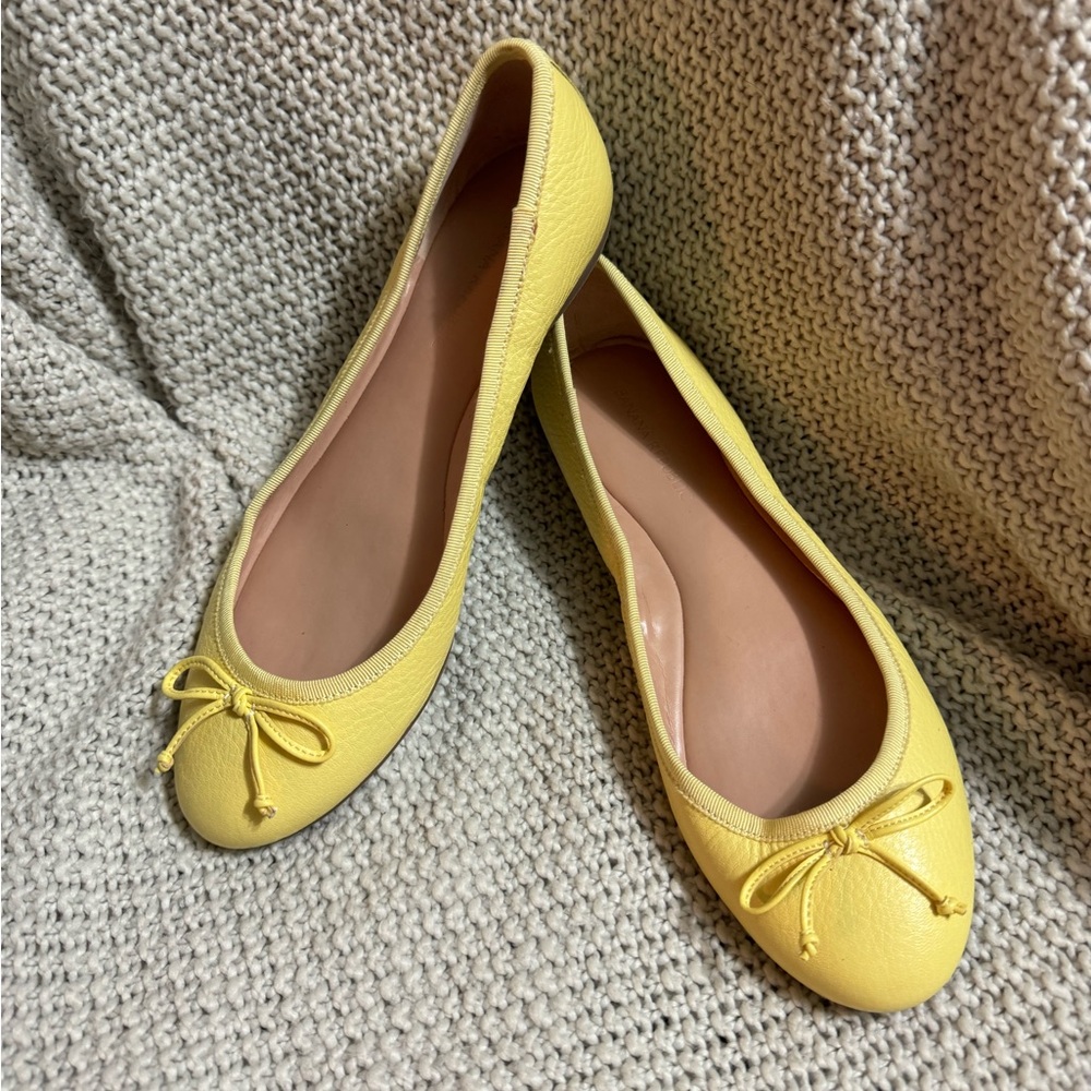 BANANA REPUBLIC Yellow LEATHER Ballet Flats in size US 7